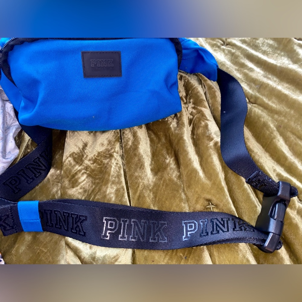 Large Victoria’s Secret Fanny pack blue in great used condition
